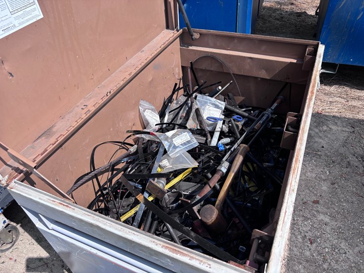 #5105-•-jobsite-toolbox-with-miscellaneous-items-image-2
