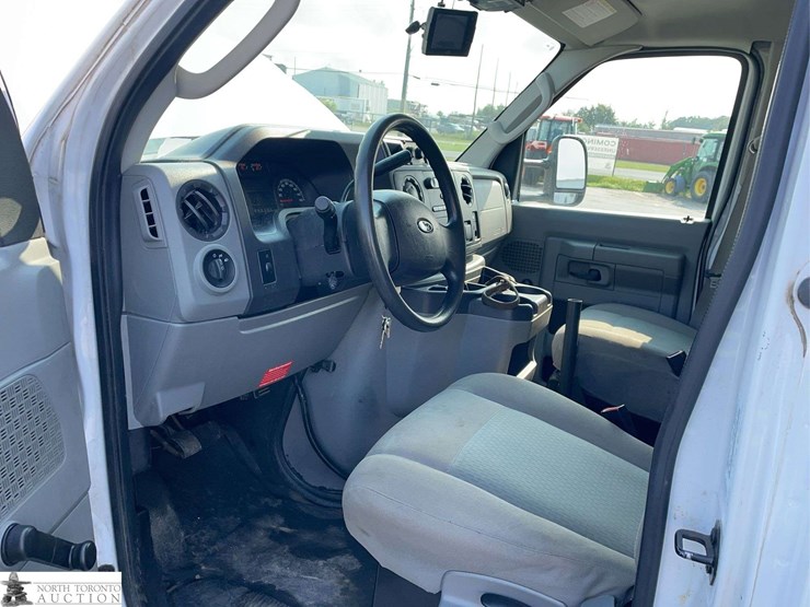 2014-ford-cargo-image-11