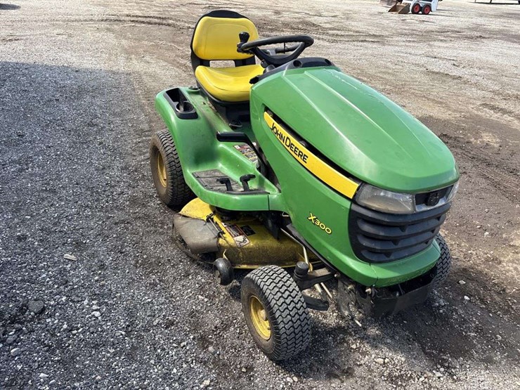 john-deere-x300-image-4