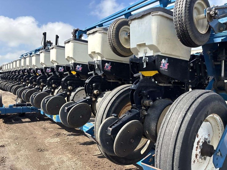 2007-kinze-3600-image-5