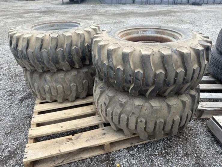 (4)-8-lug-truck-tires-image-1