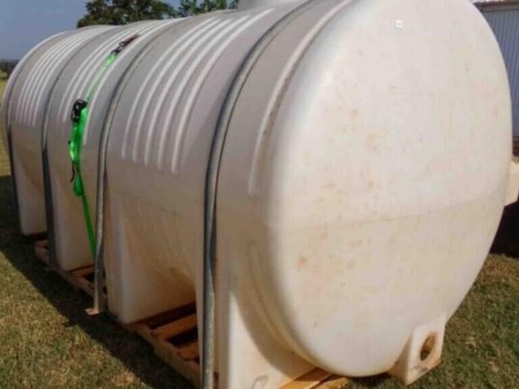 1600-gal-fiberglass-tank,-couple-cracks-fixed-image-1