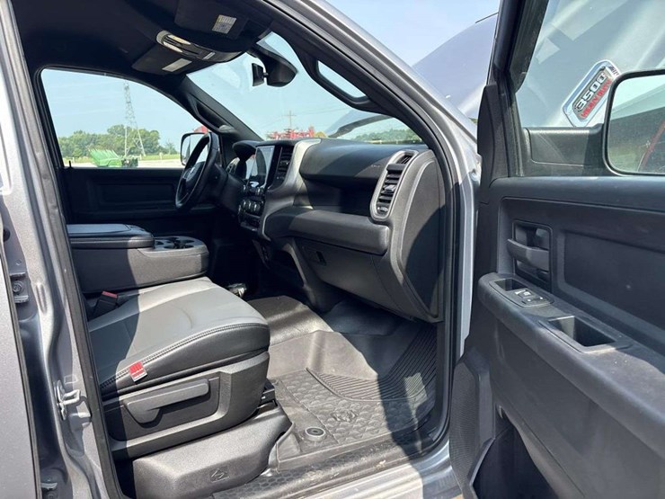 2022-dodge-3500-image-19