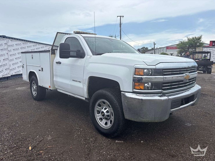2018-chevrolet-silverado-3500hd-image-2