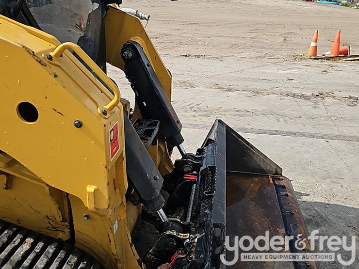 2025-caterpillar-275-image-13