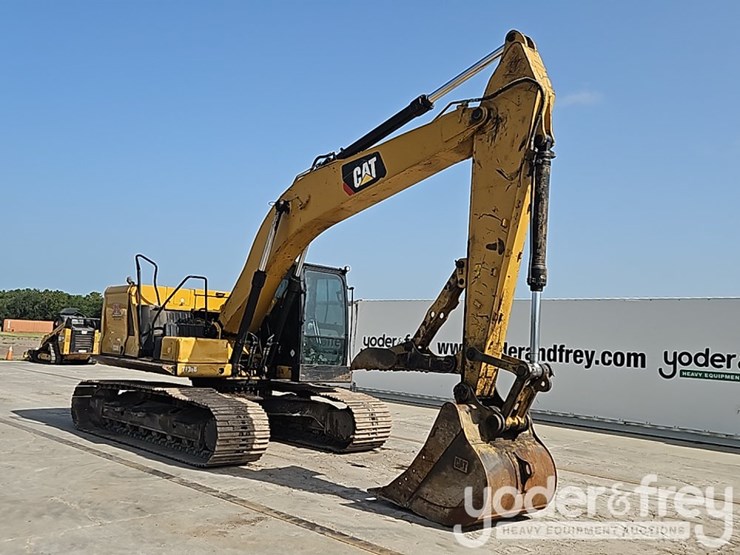 2019-caterpillar-323-image-7
