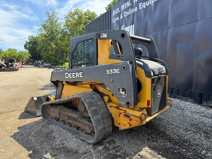 2013-deere-333e-image-2