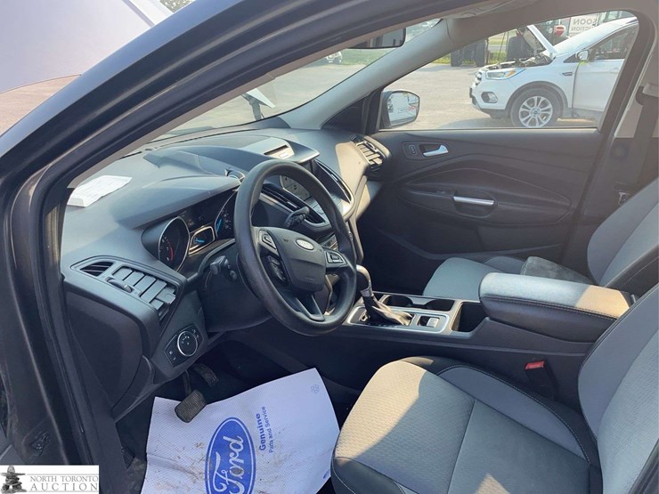 2017-ford-escape-se-image-11