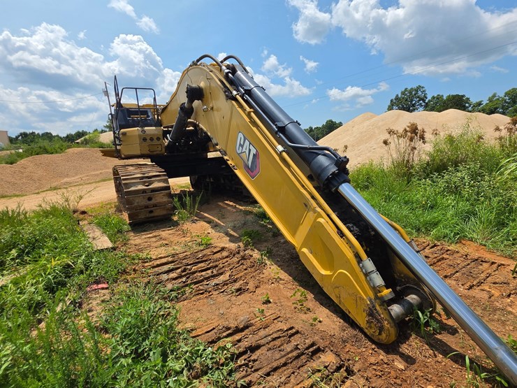 2023-caterpillar-374-image-14