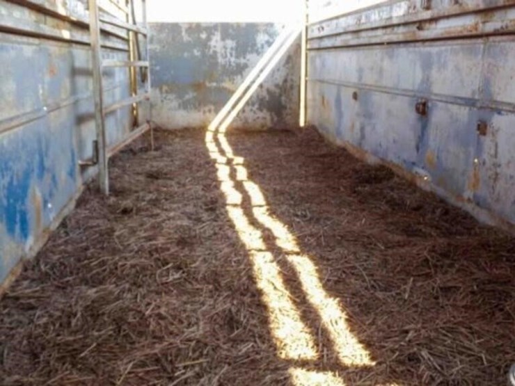 20'x6'-gooseneck-stock-trailer,-covered-image-4