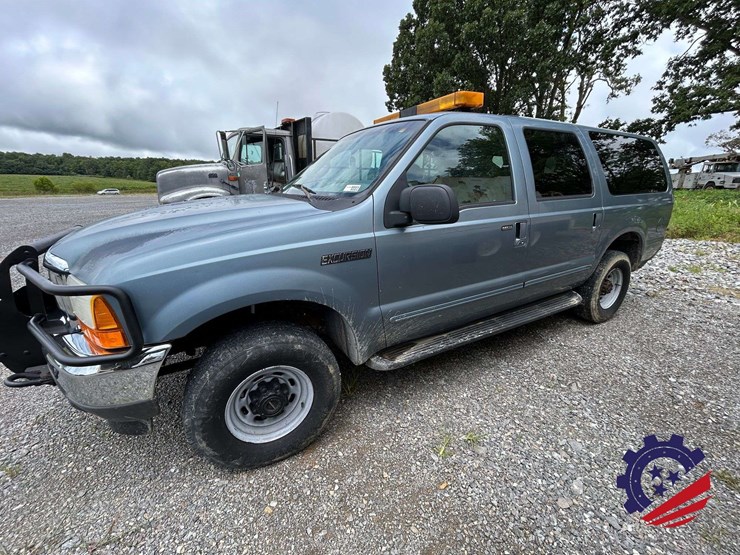 2000-ford-excursion-image-1