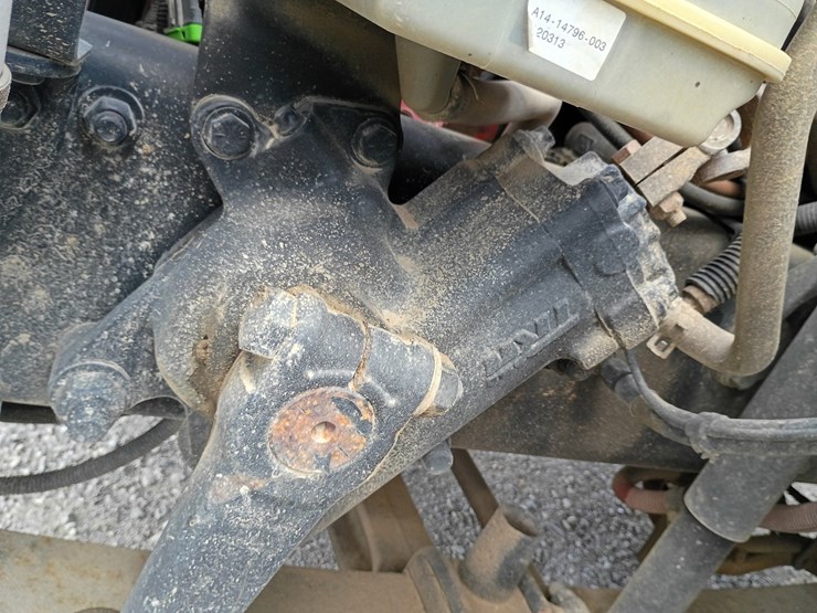 2013-freightliner-m2-106-image-18