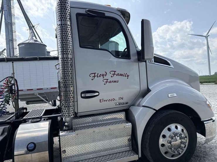 2014-kenworth-t680-image-18