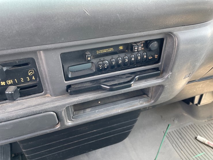#2254-•-1998-isuzu-2-ton-cargo-truck-image-37