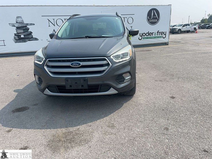 2017-ford-escape-se-image-2
