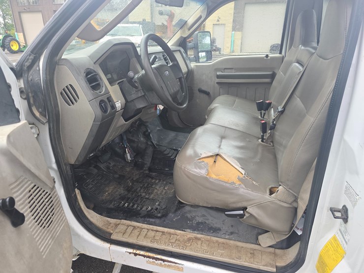 2008-ford-f550-image-37