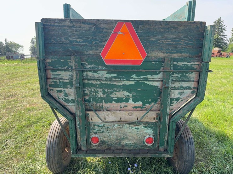 john-deere-running-gear-and-flare-box-wagon-with-simonsen-hoist-image-16