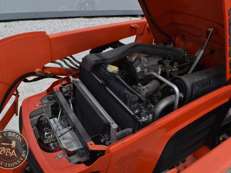 2013-kubota-b3000hsd-image-29