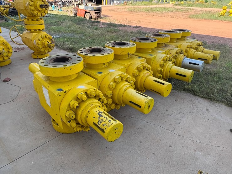 (7x$)-7-1/16”-10k-frac-valves-image-3