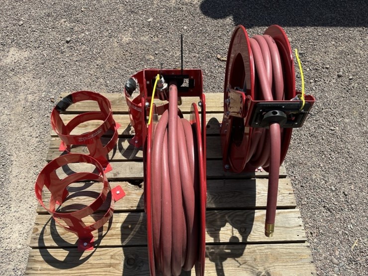 (2)-hose-reels-&-tank-holders-image-5