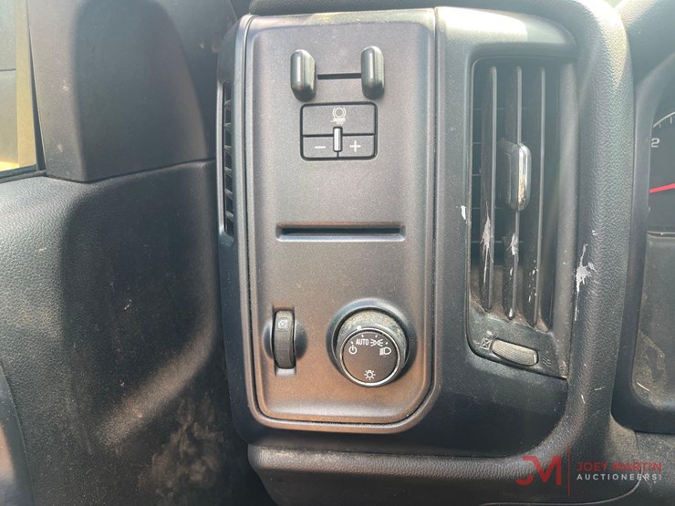 2015-chevrolet-silverado-1500-pickup-truck-image-21
