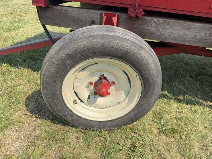 flare-box-wagon-with-hoosier-spreader-image-28