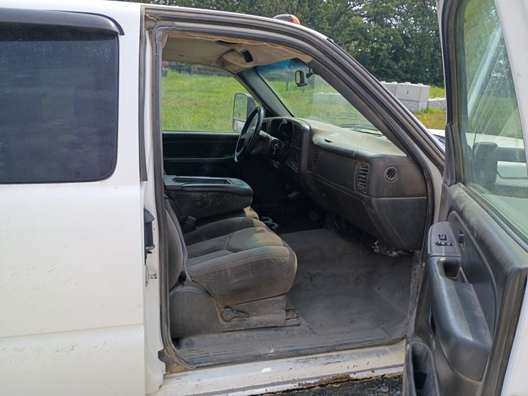 2006-chevrolet-silverado-3500-image-34