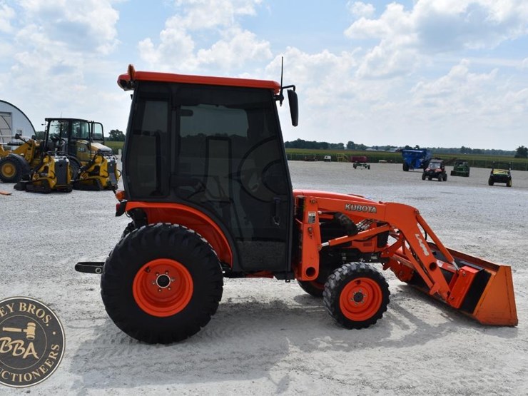 2013-kubota-b3000hsd-image-16