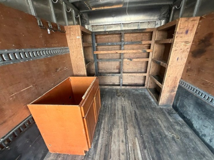 2007-isuzu-npr-image-35