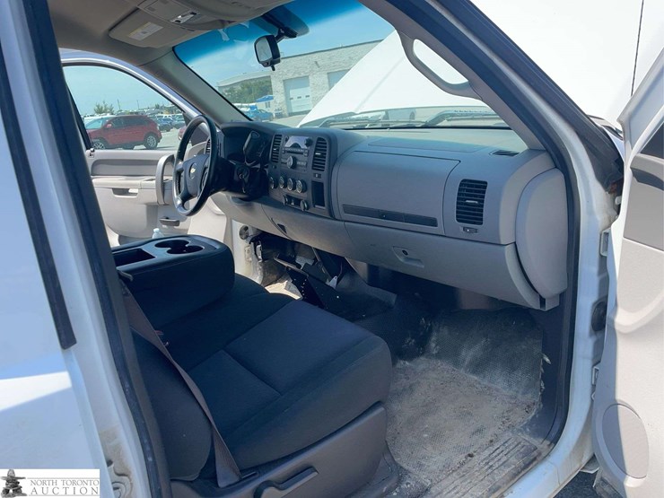 2013-chevrolet-silverado-1500-image-18