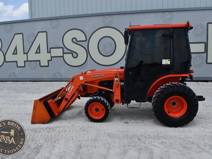 2013-kubota-b3000hsd-image-11