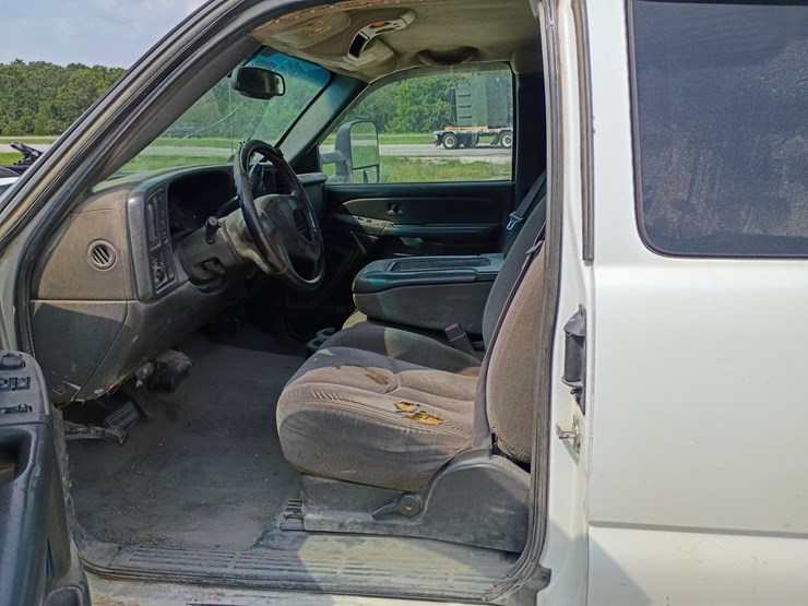 2006-chevrolet-silverado-3500-image-27