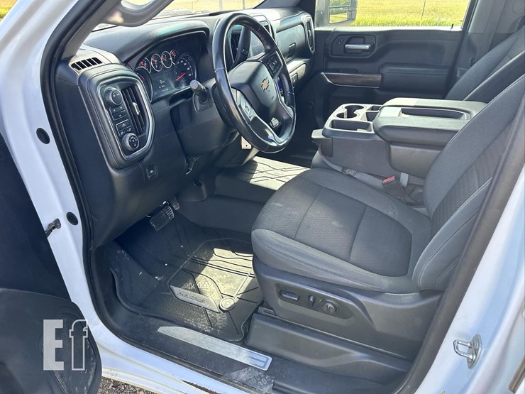 2021-chevrolet-silverado-2500hd-lt-image-25