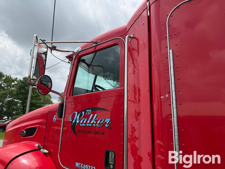 2010-peterbilt-384-image-10