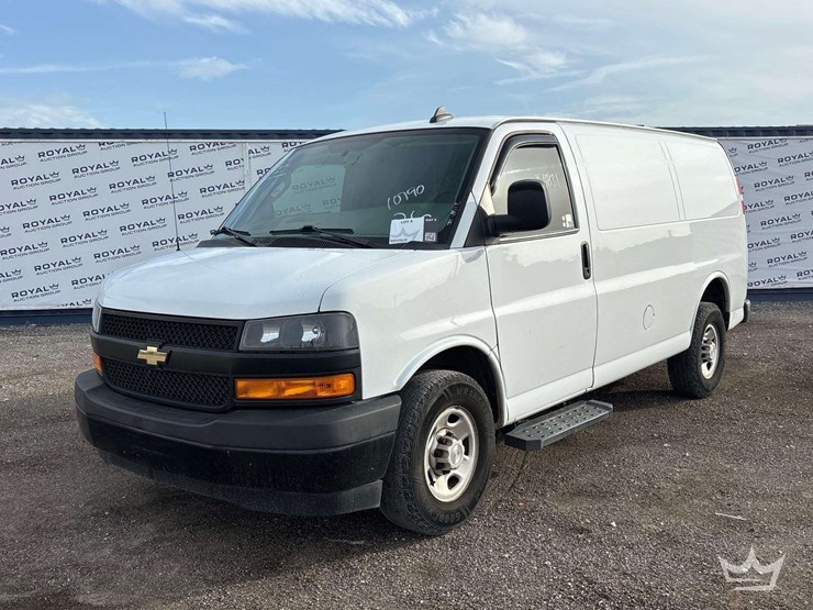 2019-chevrolet-express-2500-image-1