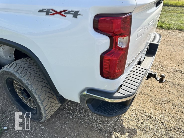 2021-chevrolet-silverado-2500hd-lt-image-8