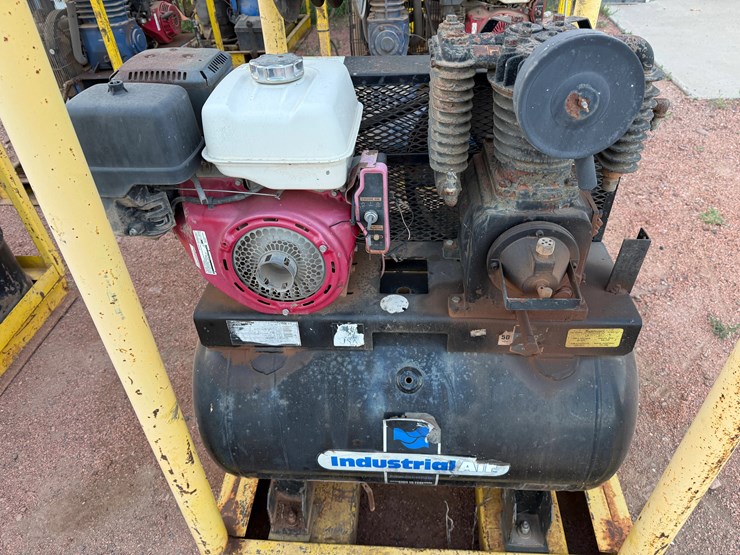 (3)-4.4’-x-3.9’-grease-lube-skids-f/-parts-image-2