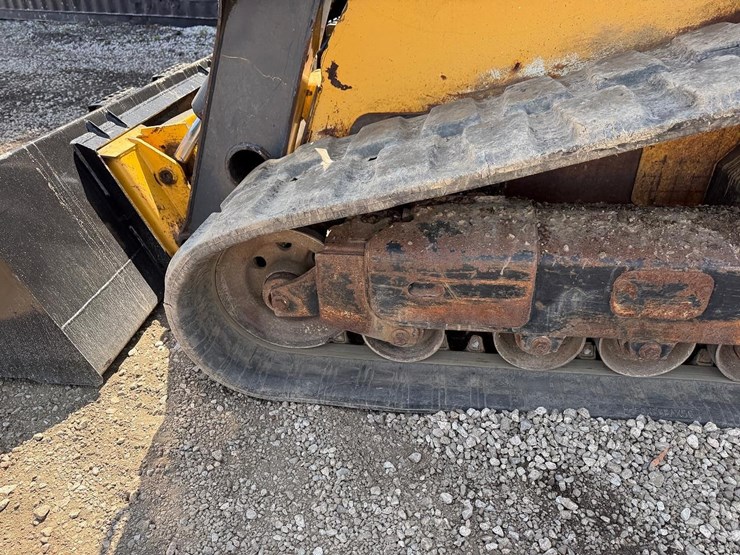2013-deere-333e-image-17