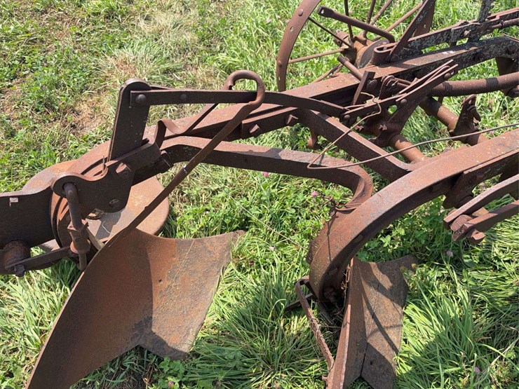 international-harvester-two-bottom-pull-type-moldboard-plow-image-14
