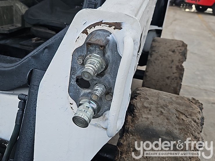 2014-bobcat-s530-image-15