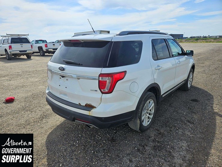 2019-ford-explorer-xlt-image-24