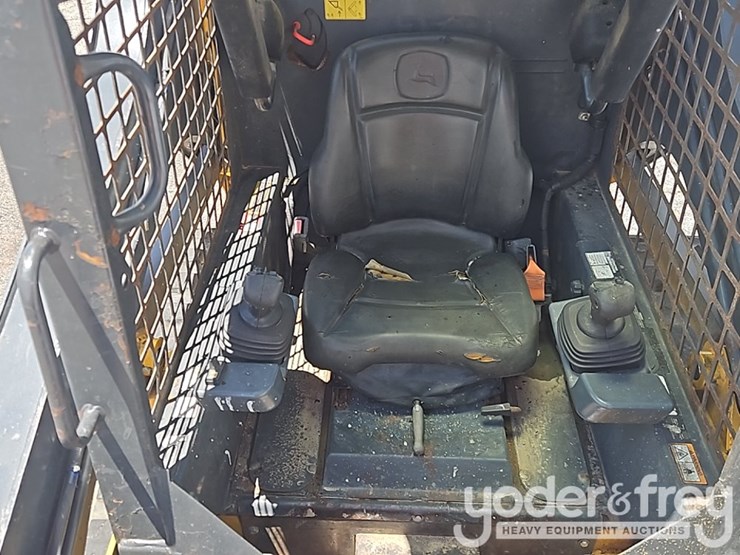 2019-deere-317g-image-24