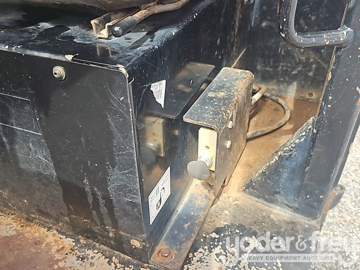 2015-caterpillar-tl943c-image-36