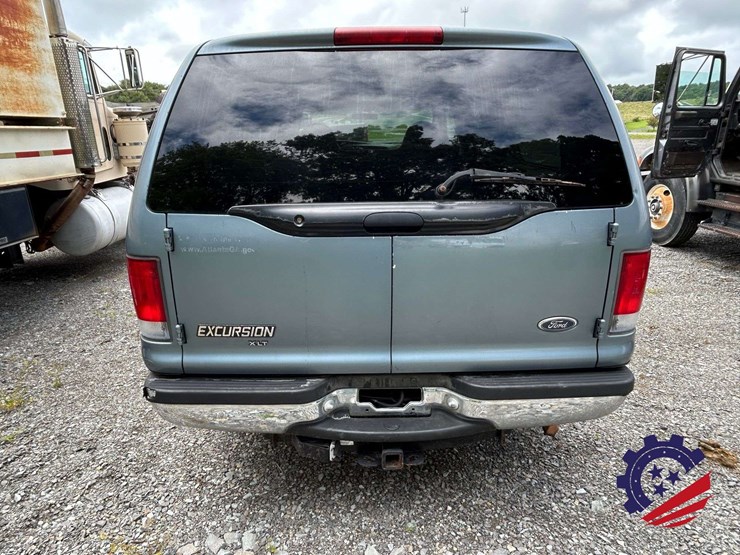 2000-ford-excursion-image-4