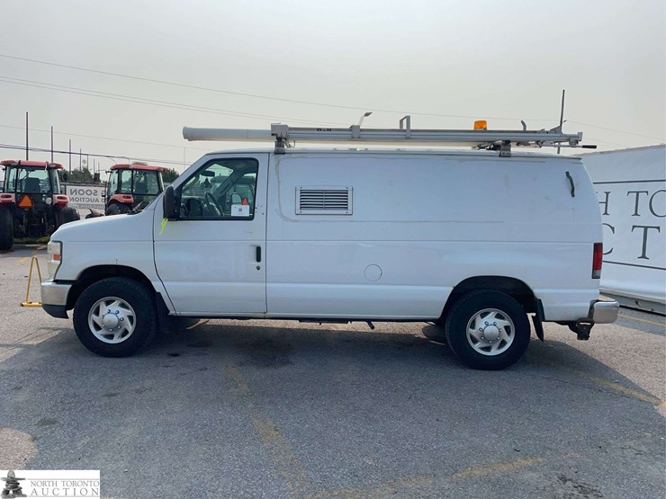 2011-ford-cargo-image-8