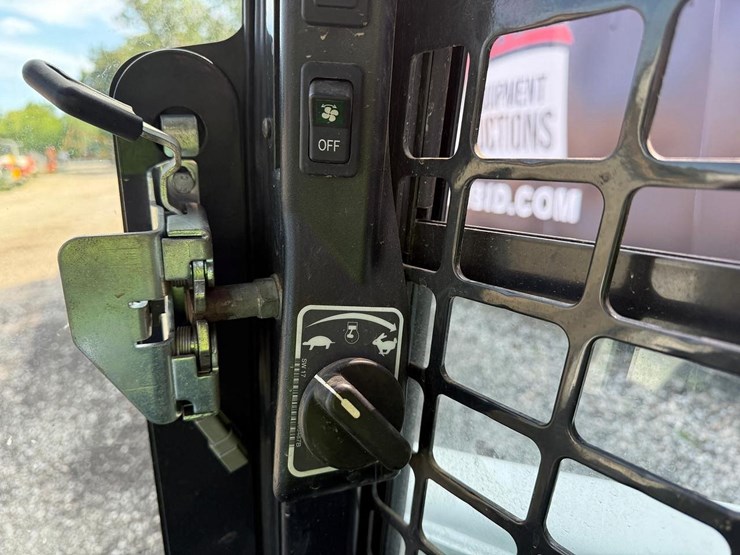 2019-bobcat-t770-image-22