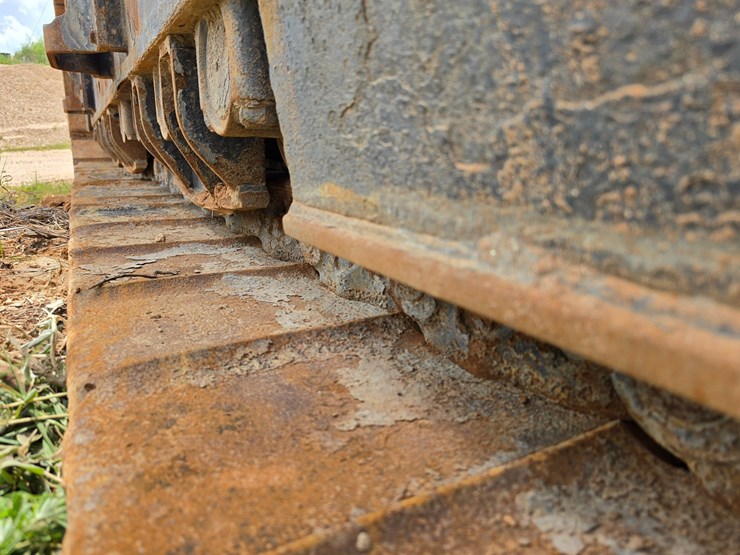 2023-caterpillar-374-image-78