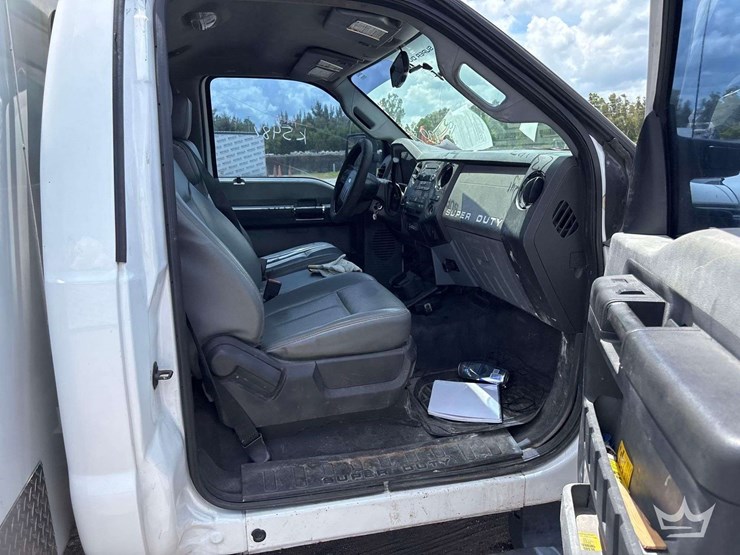 2015-ford-f550-image-26