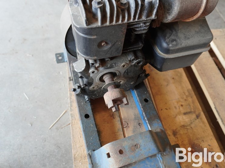 briggs-&-stratton-3-hp-gas-motor-image-9