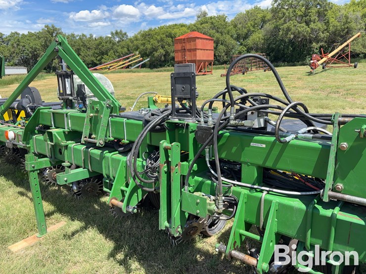 john-deere-7300-image-14